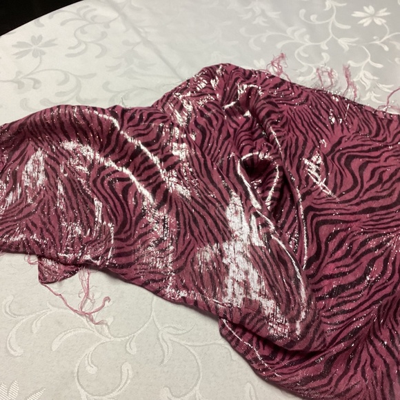 Sparkly shawl. Uniqie. Sift n cuddly. BLING TOO - Picture 6 of 8